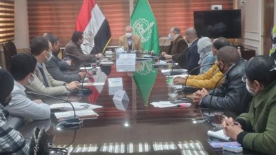 بدء تطوير سور السكة الحديد بميدان سعد زغلول ببنها