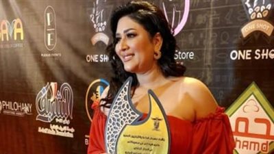 تكريم المذيعه دنيا صلاح عبدالله بمهرجان الإذاعة والتلفزيون