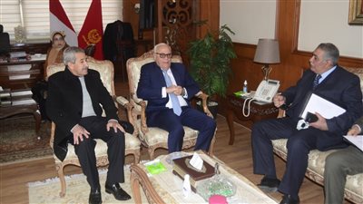 محافظ بورسعيد يستقبل الشركة المانحة لشهادة الأيزو 9001