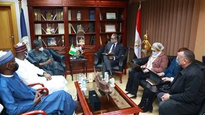 وزير السياحة النيجيري يشيد بجهود مصر في استراد الآثار