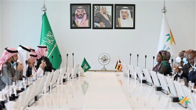 وزير الموارد البشرية والتنمية الاجتماعية يلتقي بنظيرته الأوغندية