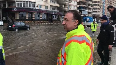 محافظ الإسكندرية يطالب الأهالي بعدم الخروج إلى الشارع (فيديو) 