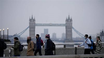 بريطانيا تسجل 346 وفاة و102292 إصابة جديدة بكوفيد-19