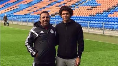 أول رسالة من والد محمد النني إلى نجله بعد فوز مصر على نظيره الإيفواري