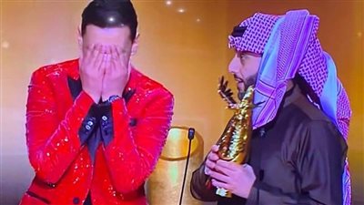 رامز جلال يمازح محمد عبده على مسرح 