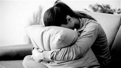 لماذا زادت نسبة المكتئبين حول العالم؟.. خبراء يجيبون