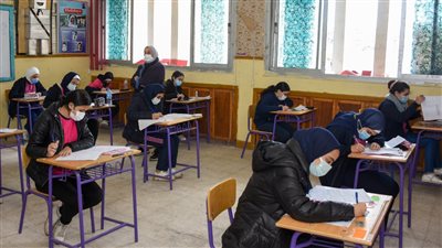 محافظ الإسكندرية يتفقد اللجان الامتحانية ويوجه بتطبيق الإجراءات الاحترازية (صور)