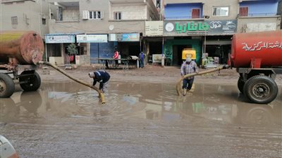رفع مياه الأمطار وحملات نظافة بمدن وقرى كفر الشيخ
