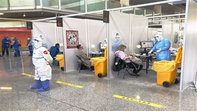 بكين تغلق مزيدا من الأحياء السكنية وتبلغ عن 12 إصابة بكورونا