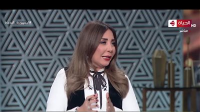 لبنى عسل تكشف عن حل خارج الصندوق للفوز على منتخب الكاميرون (فيديو)