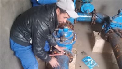 رئيس مياه القناة: إصلاح الكسور المفاجئة واستخراج جذور الأشجار من الشبكات