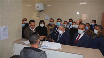 محافظ المنيا يتفقد قسم الغسيل الكلوي بمستشفى سمالوط التخصصي