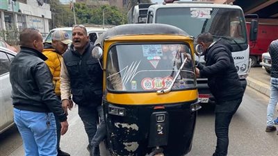 ضبط 22 مركبة توك توك وتروسيكل دون ترخيص بحي جنوب الجيزة