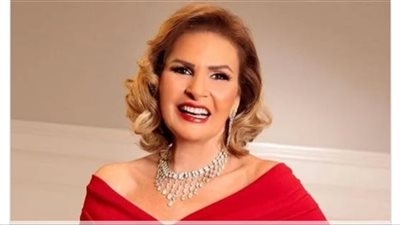 يسرا تحتفل بفوز المنتخب 