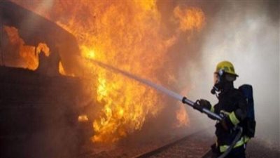 الدفع بـ 9 سيارات إطفاء لإخماد حريق هائل بمخزن أخشاب بكرداسة