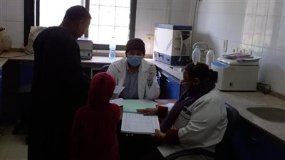 صحة قنا: الكشف على 1013 حالة خلال قافلة طبية مجانية بأبوتشت 