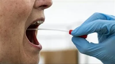 هل يعطي اختبار كورونا نتيجة سلبية لشخص مصاب.. أستاذ مناعة يوضح (فيديو)