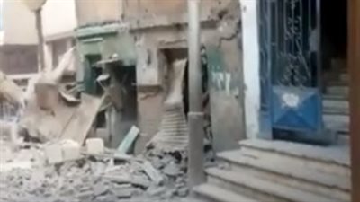 بعد انهيار أجزاء منه.. إزالة عقار بامبابة حفاظا على سلامة المواطنين