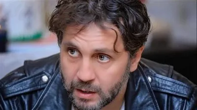 هشام ماجد يشارك جمهوره بصورة جديدة مع محمود حميدة 