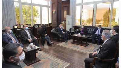 محافظ الأقصر يستقبل رئيس الطائفة الإنجيلية بمصر