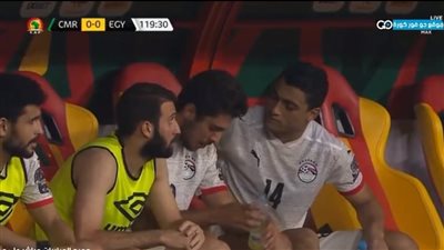 تعليق مثير من نجم الأهلي السابق على تبديل محمد شريف أمام الكاميرون