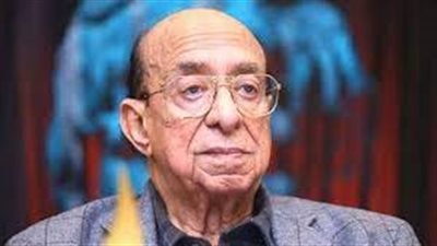  انهيار زوجة المخرج جلال الشرقاوي فور وصول جثمانه لمسجد الشرطة 