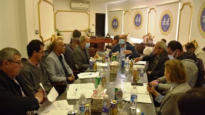 سكرتير محافظة أسوان يشارك في اجتماع مجلس إدارة الاتحاد المصري للتجديف (صور)