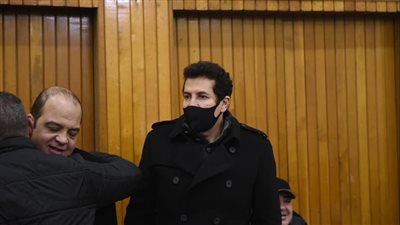 هاني رمزي يؤدي واجب العزاء في والدة محمد جمعة 