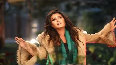 لطيفة تغني قصيدة 