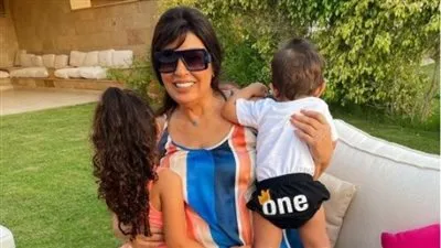 فيفي عبده تتحدث لأول مرة عن أحفادها: بنسى الدنيا معاهم.. وبموت في كلمة تيتا.. فيديو