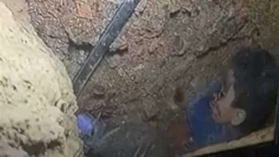 عملية إنقاذ الطفل ريان.. صخرة تحول دون الوصول إليه (تفاصيل)