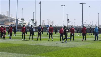 بعثة الأهلي في الإمارات تقف دقيقة حدادًا على الطفل« ريان» قبل بداية المران