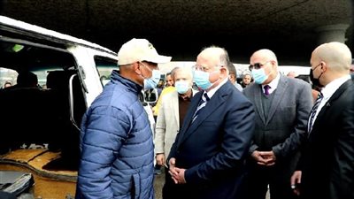 بعد رفع سعر البنزين.. جولة مفاجئة لمحافظ القاهرة في موقف عبدالمنعم رياض