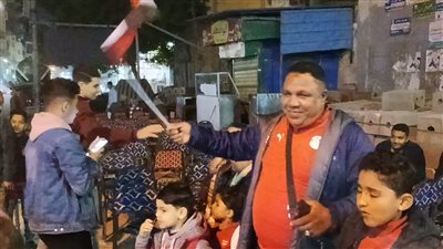 والد النني يستعد لمباراة المنتخب الوطني (فيديو)