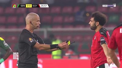 تعليق ساخر من محمد هنيدي على حكم مباراة مصر والسنغال (صورة)