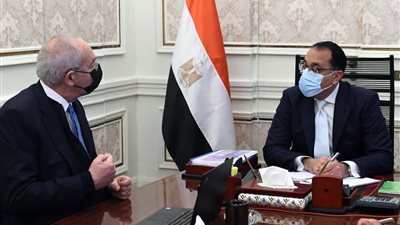 رئيس الوزراء يستعرض العروض العالمية المقدمة لإقامة مشروعات الهيدروجين الأخضر 