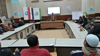 برامج تدريبية للعاملين بـ 