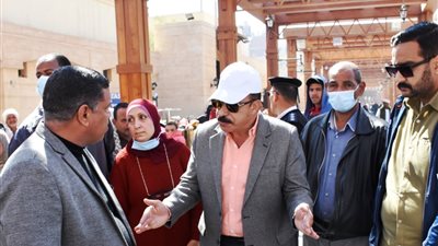 تفاصيل جولة مفاجئة لمحافظ أسوان في بعض المناطق