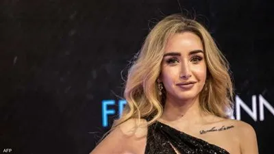 شاهد.. هنا الزاهد بإطلالة كاجوال في أحدث ظهور لها