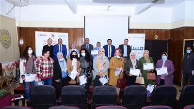 جامعة سوهاج تختتم دورة أساسيات الصيدلة الإكلينيكية وتكرم المتدربين