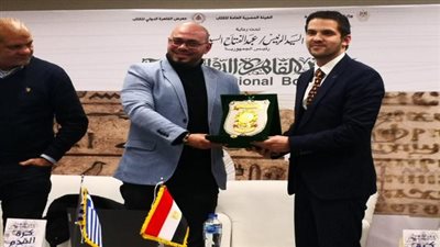 الاتحاد السكندري يكرم الكاتب الصحفي عمر البانوبي في معرض الكتاب.. صور 