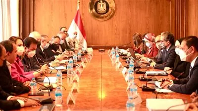 اجتماع للسياحة والصناعة والتعليم العالي للتجهيز لمنتدى سان بطرس برج الدولي 