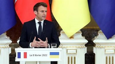 ماكرون يصل إلى برلين لبحث أزمة أوكرانيا