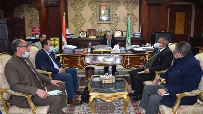 محافظ المنيا يوجه بالإسراع في استكمال إجراءات التصالح