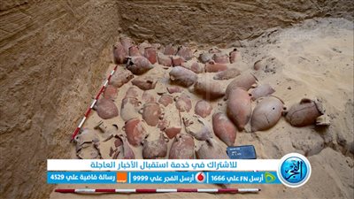 السياحة والآثار: الكشف عن خبيئة أثرية لمواد التحنيط بمنطقة أبو صير