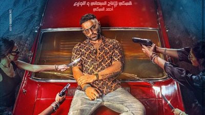 أكرم حسني يهنئ أحمد فهمي بفيلمه الجديد 