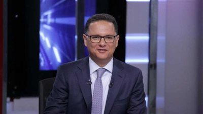 شريف عامر يتواجد في عربية نقل جثمان والدته لدفنها