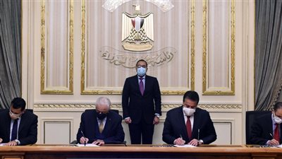 مدبولى يشهد توقيع 3 بروتوكولات لنشر التوعية بالأنشطة المالية غير المصرفية