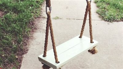 مصرع طفلة شنقًا في 