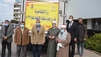 محافظ القليوبية يشهد تسليم لحوم صكوك الإطعام للأسر الأولى بالرعاية